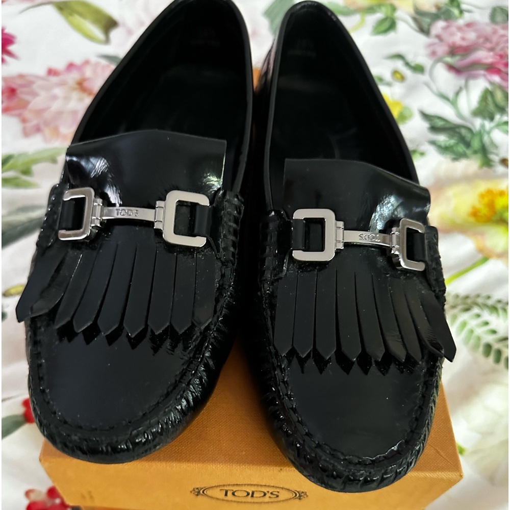 Tod’s Gommino patent leather loafers with fringe size 38.5.